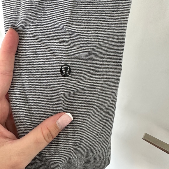 Lululemon Wunder Under 28” Leggings Size 6 - Picture 3 of 3